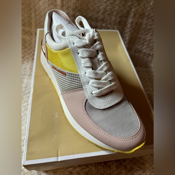 Brandnew Michael Kors sneakers - Picture 1 of 5